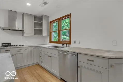 760 W Pine Street Zionsville IN 46077