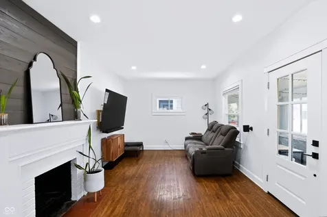 3910 N Kenwood Avenue Indianapolis IN 46208