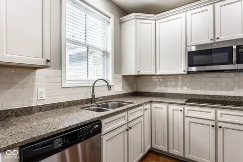 2591 Manigault Street Carmel IN 46032