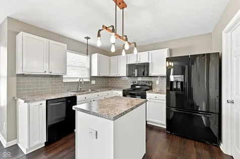 2732 Monarchy Lane Greenwood IN 46143