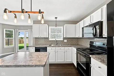 2732 Monarchy Lane Greenwood IN 46143