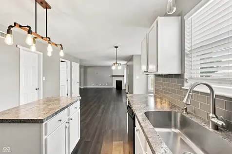 2732 Monarchy Lane Greenwood IN 46143