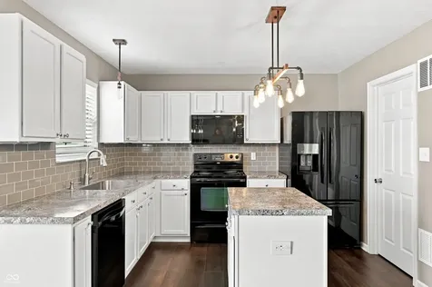 2732 Monarchy Lane Greenwood IN 46143