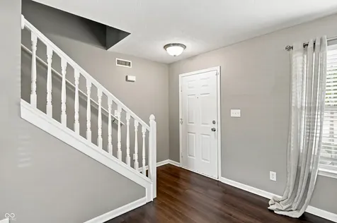2732 Monarchy Lane Greenwood IN 46143