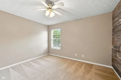 2732 Monarchy Lane Greenwood IN 46143