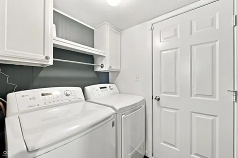 2732 Monarchy Lane Greenwood IN 46143