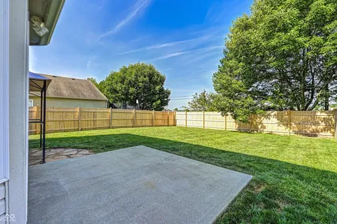 2732 Monarchy Lane Greenwood IN 46143