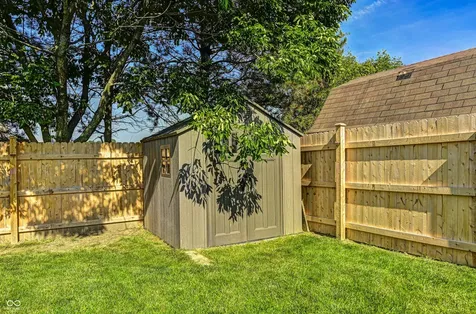 2732 Monarchy Lane Greenwood IN 46143