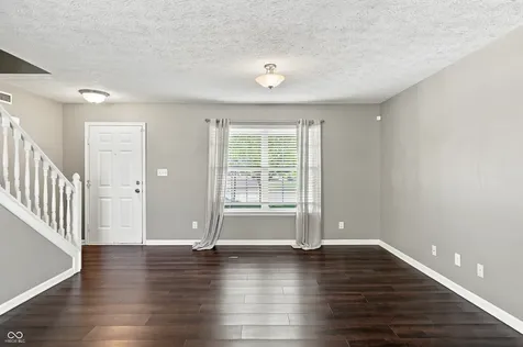 2732 Monarchy Lane Greenwood IN 46143