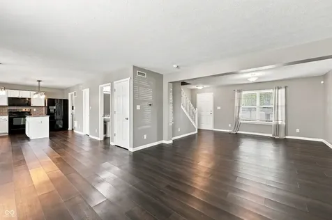 2732 Monarchy Lane Greenwood IN 46143