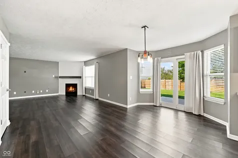 2732 Monarchy Lane Greenwood IN 46143