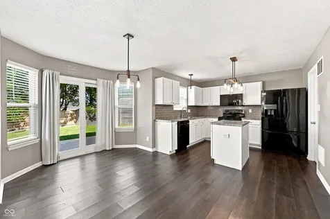 2732 Monarchy Lane Greenwood IN 46143
