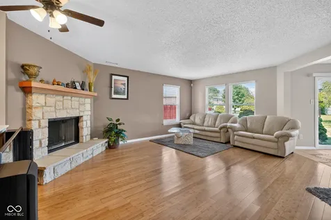 13971 Meadow Lake Fishers IN 46038