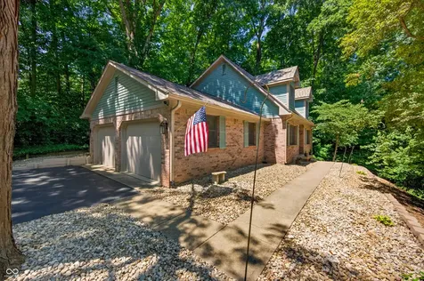 8206 Liberty Mooresville IN 46158