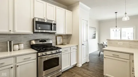 9556 Oakley Drive Indianapolis IN 46260
