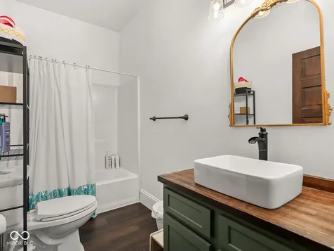 5864 E Washington Street Indianapolis IN 46219