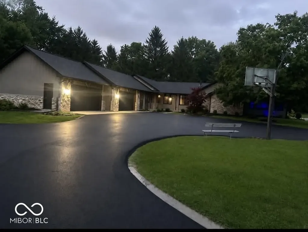 8637 Railroad Road Indianapolis IN 46217