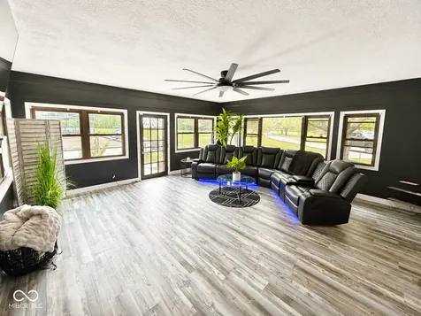 8637 Railroad Road Indianapolis IN 46217