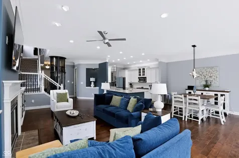 200 Manchester Drive Zionsville IN 46077