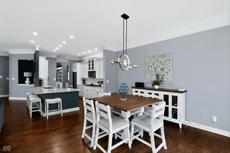 200 Manchester Drive Zionsville IN 46077