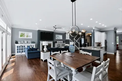 200 Manchester Drive Zionsville IN 46077