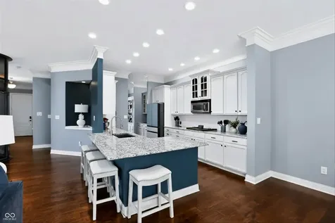 200 Manchester Drive Zionsville IN 46077