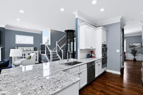 200 Manchester Drive Zionsville IN 46077