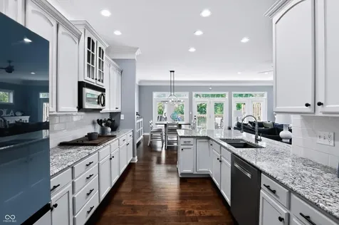 200 Manchester Drive Zionsville IN 46077