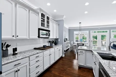 200 Manchester Drive Zionsville IN 46077