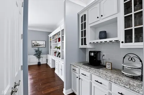 200 Manchester Drive Zionsville IN 46077