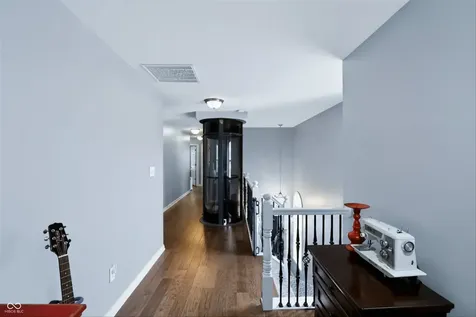 200 Manchester Drive Zionsville IN 46077