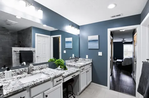 200 Manchester Drive Zionsville IN 46077