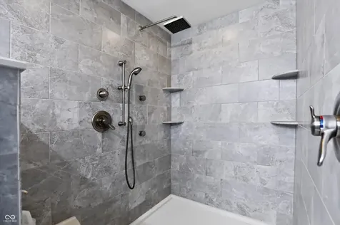 200 Manchester Drive Zionsville IN 46077