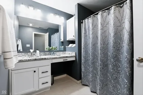 200 Manchester Drive Zionsville IN 46077