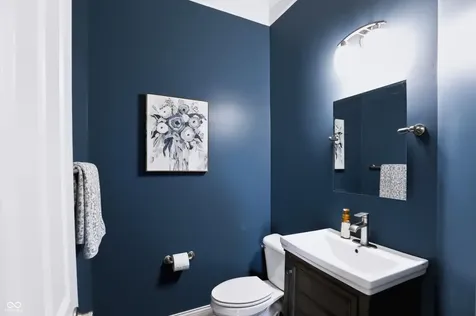 200 Manchester Drive Zionsville IN 46077