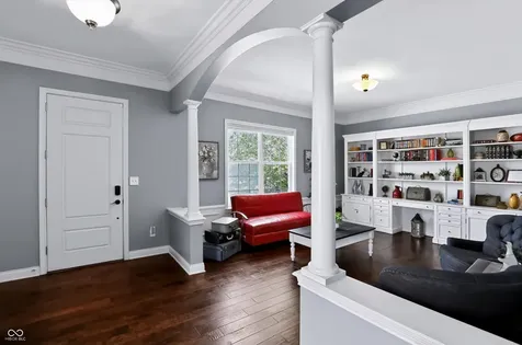 200 Manchester Drive Zionsville IN 46077
