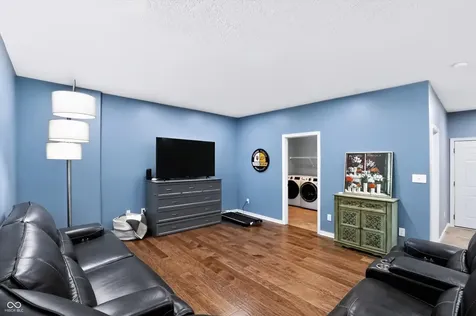 200 Manchester Drive Zionsville IN 46077