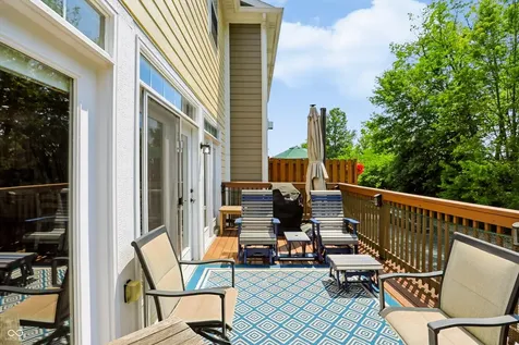 200 Manchester Drive Zionsville IN 46077
