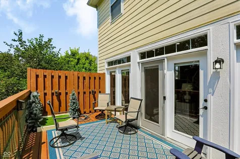200 Manchester Drive Zionsville IN 46077