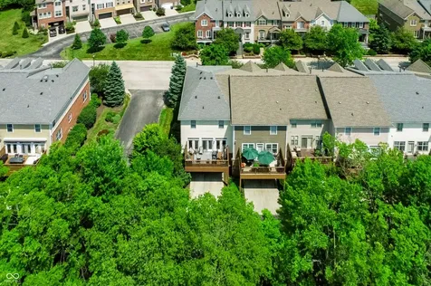200 Manchester Drive Zionsville IN 46077