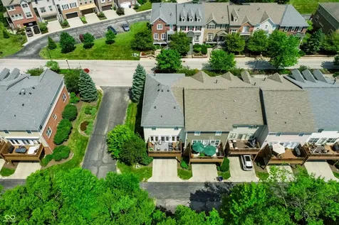 200 Manchester Drive Zionsville IN 46077