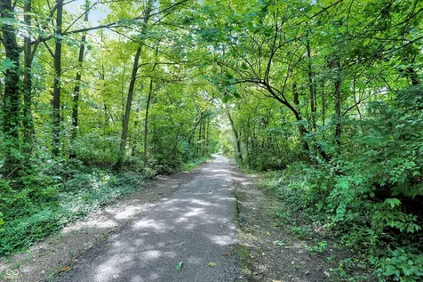200 Manchester Drive Zionsville IN 46077