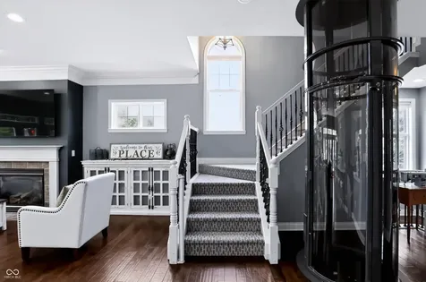 200 Manchester Drive Zionsville IN 46077