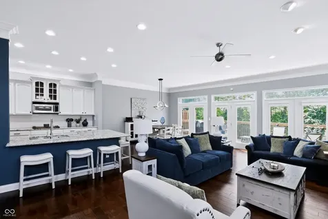 200 Manchester Drive Zionsville IN 46077
