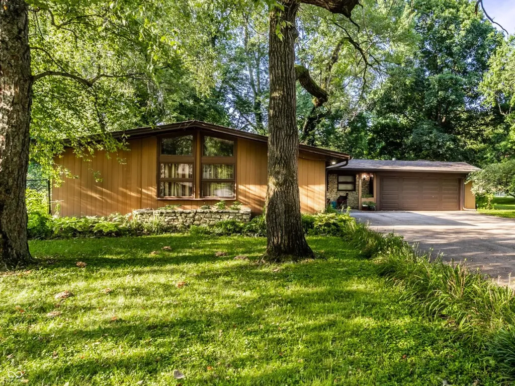 885 E 83rd Street Indianapolis IN 46240