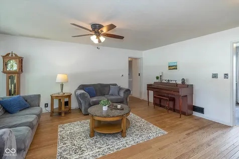 16 E North Street New Palestine IN 46163