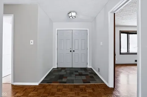 560 Golf Lane Indianapolis IN 46260