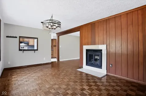 560 Golf Lane Indianapolis IN 46260