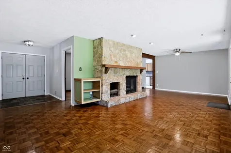 560 Golf Lane Indianapolis IN 46260
