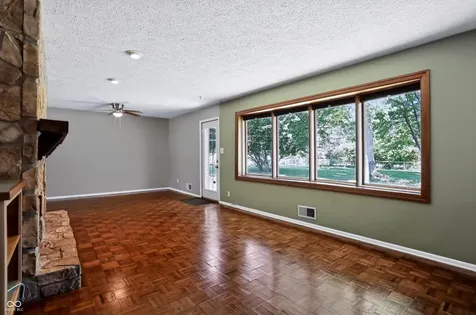 560 Golf Lane Indianapolis IN 46260